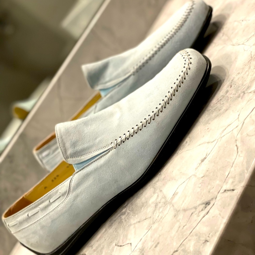 Made in Italy Taryn Rose soft suede light blue/gray